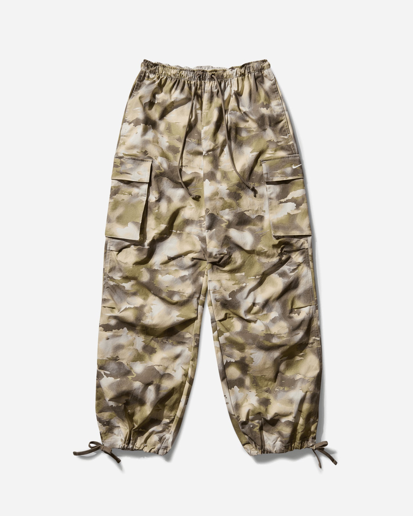 Nike Wmns W Nsw Camo Cargo Pant Dance Lt Orewood Brn/Sail Pants Sweatpants HM9015-104